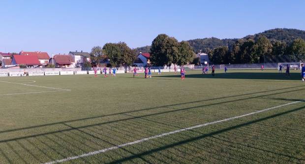 Igrači NK ʺSlavonijaʺ pobijedili HNK ʺĐakovo Croatiaʺ 2:1 i zasjeli na vrh tablice 3. HNL Istok