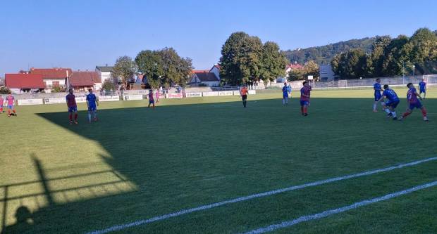 Igrači NK ʺSlavonijaʺ pobijedili HNK ʺĐakovo Croatiaʺ 2:1 i zasjeli na vrh tablice 3. HNL Istok