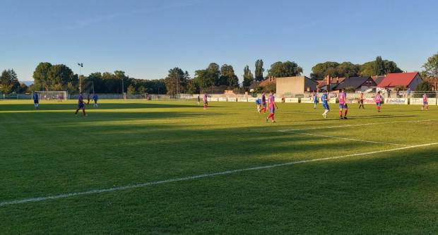 Igrači NK ʺSlavonijaʺ pobijedili HNK ʺĐakovo Croatiaʺ 2:1 i zasjeli na vrh tablice 3. HNL Istok