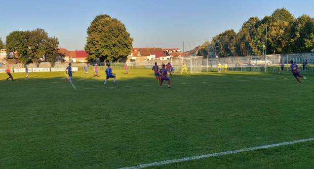 Igrači NK ʺSlavonijaʺ pobijedili HNK ʺĐakovo Croatiaʺ 2:1 i zasjeli na vrh tablice 3. HNL Istok