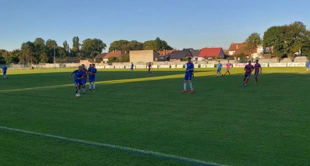 Igrači NK ʺSlavonijaʺ pobijedili HNK ʺĐakovo Croatiaʺ 2:1 i zasjeli na vrh tablice 3. HNL Istok