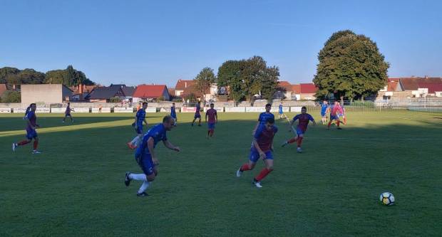 Igrači NK ʺSlavonijaʺ pobijedili HNK ʺĐakovo Croatiaʺ 2:1 i zasjeli na vrh tablice 3. HNL Istok