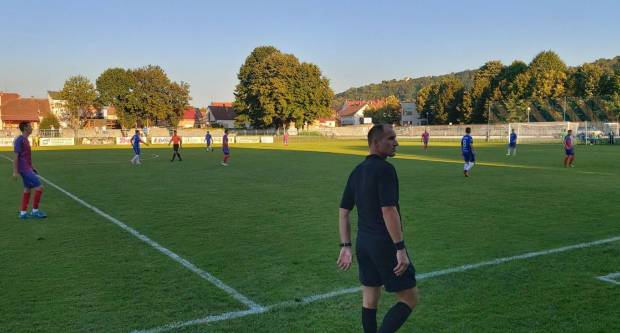 Igrači NK ʺSlavonijaʺ pobijedili HNK ʺĐakovo Croatiaʺ 2:1 i zasjeli na vrh tablice 3. HNL Istok