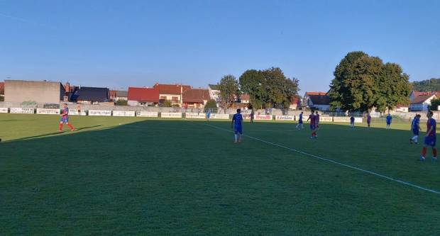 Igrači NK ʺSlavonijaʺ pobijedili HNK ʺĐakovo Croatiaʺ 2:1 i zasjeli na vrh tablice 3. HNL Istok