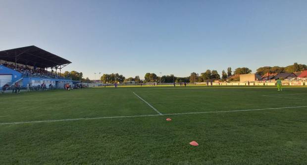 Igrači NK ʺSlavonijaʺ pobijedili HNK ʺĐakovo Croatiaʺ 2:1 i zasjeli na vrh tablice 3. HNL Istok