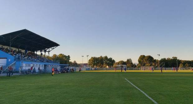 Igrači NK ʺSlavonijaʺ pobijedili HNK ʺĐakovo Croatiaʺ 2:1 i zasjeli na vrh tablice 3. HNL Istok