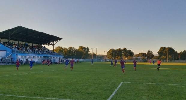 Igrači NK ʺSlavonijaʺ pobijedili HNK ʺĐakovo Croatiaʺ 2:1 i zasjeli na vrh tablice 3. HNL Istok