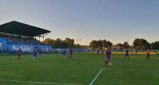 Igrači NK ʺSlavonijaʺ pobijedili HNK ʺĐakovo Croatiaʺ 2:1 i zasjeli na vrh tablice 3. HNL Istok