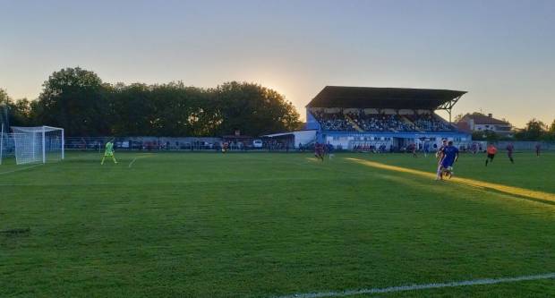 Igrači NK ʺSlavonijaʺ pobijedili HNK ʺĐakovo Croatiaʺ 2:1 i zasjeli na vrh tablice 3. HNL Istok