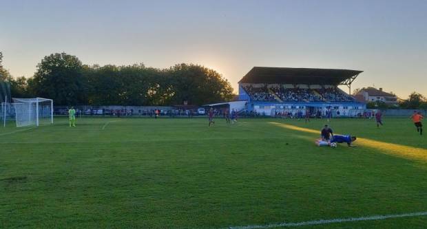 Igrači NK ʺSlavonijaʺ pobijedili HNK ʺĐakovo Croatiaʺ 2:1 i zasjeli na vrh tablice 3. HNL Istok