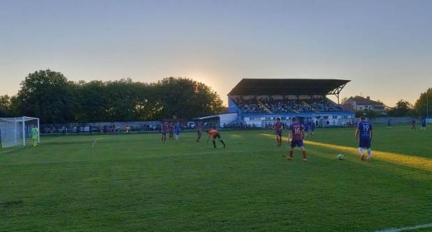 Igrači NK ʺSlavonijaʺ pobijedili HNK ʺĐakovo Croatiaʺ 2:1 i zasjeli na vrh tablice 3. HNL Istok