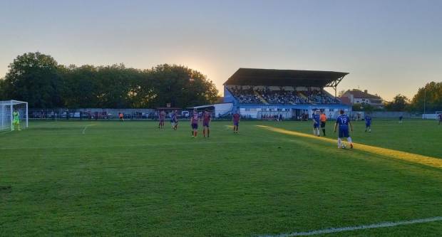 Igrači NK ʺSlavonijaʺ pobijedili HNK ʺĐakovo Croatiaʺ 2:1 i zasjeli na vrh tablice 3. HNL Istok