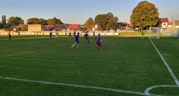Igrači NK ʺSlavonijaʺ pobijedili HNK ʺĐakovo Croatiaʺ 2:1 i zasjeli na vrh tablice 3. HNL Istok