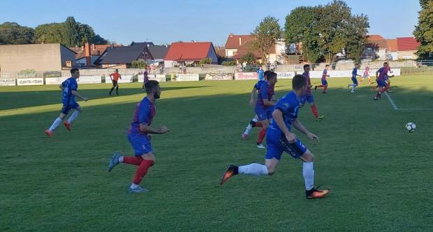 Igrači NK ʺSlavonijaʺ pobijedili HNK ʺĐakovo Croatiaʺ 2:1 i zasjeli na vrh tablice 3. HNL Istok