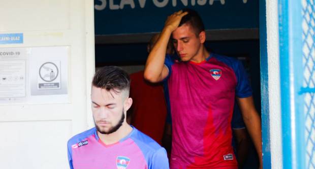 Igrači NK ʺSlavonijaʺ pobijedili HNK ʺĐakovo Croatiaʺ 2:1 i zasjeli na vrh tablice 3. HNL Istok