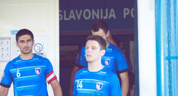 Igrači NK ʺSlavonijaʺ pobijedili HNK ʺĐakovo Croatiaʺ 2:1 i zasjeli na vrh tablice 3. HNL Istok