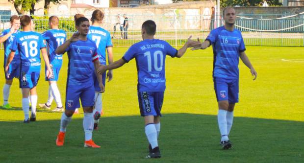 Igrači NK ʺSlavonijaʺ pobijedili HNK ʺĐakovo Croatiaʺ 2:1 i zasjeli na vrh tablice 3. HNL Istok