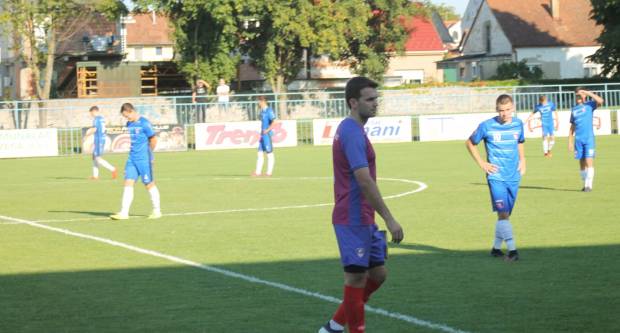 Igrači NK ʺSlavonijaʺ pobijedili HNK ʺĐakovo Croatiaʺ 2:1 i zasjeli na vrh tablice 3. HNL Istok