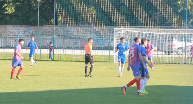 Igrači NK ʺSlavonijaʺ pobijedili HNK ʺĐakovo Croatiaʺ 2:1 i zasjeli na vrh tablice 3. HNL Istok