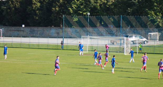 Igrači NK ʺSlavonijaʺ pobijedili HNK ʺĐakovo Croatiaʺ 2:1 i zasjeli na vrh tablice 3. HNL Istok