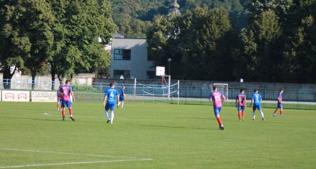 Igrači NK ʺSlavonijaʺ pobijedili HNK ʺĐakovo Croatiaʺ 2:1 i zasjeli na vrh tablice 3. HNL Istok