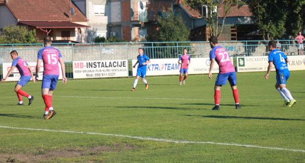 Igrači NK ʺSlavonijaʺ pobijedili HNK ʺĐakovo Croatiaʺ 2:1 i zasjeli na vrh tablice 3. HNL Istok
