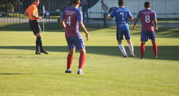 Igrači NK ʺSlavonijaʺ pobijedili HNK ʺĐakovo Croatiaʺ 2:1 i zasjeli na vrh tablice 3. HNL Istok