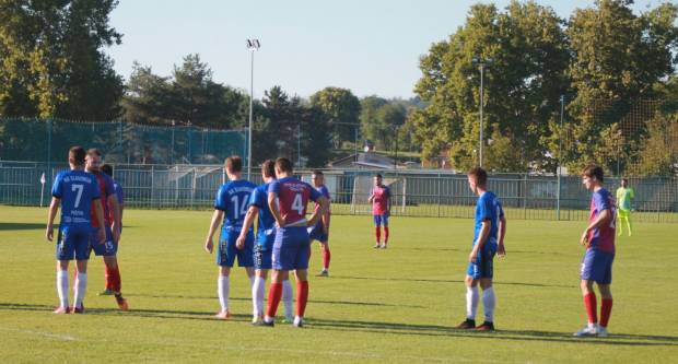 Igrači NK ʺSlavonijaʺ pobijedili HNK ʺĐakovo Croatiaʺ 2:1 i zasjeli na vrh tablice 3. HNL Istok