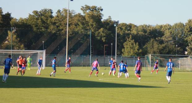 Igrači NK ʺSlavonijaʺ pobijedili HNK ʺĐakovo Croatiaʺ 2:1 i zasjeli na vrh tablice 3. HNL Istok