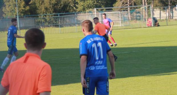 Igrači NK ʺSlavonijaʺ pobijedili HNK ʺĐakovo Croatiaʺ 2:1 i zasjeli na vrh tablice 3. HNL Istok