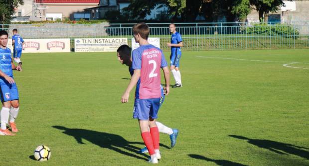 Igrači NK ʺSlavonijaʺ pobijedili HNK ʺĐakovo Croatiaʺ 2:1 i zasjeli na vrh tablice 3. HNL Istok