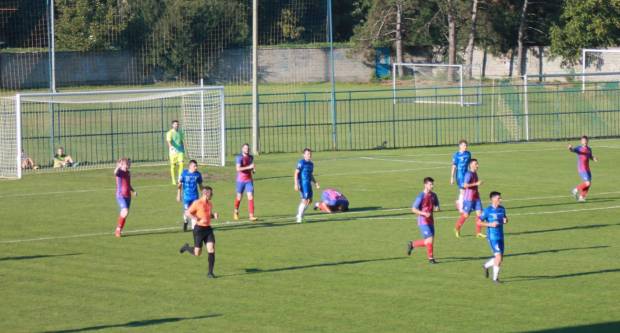 Igrači NK ʺSlavonijaʺ pobijedili HNK ʺĐakovo Croatiaʺ 2:1 i zasjeli na vrh tablice 3. HNL Istok