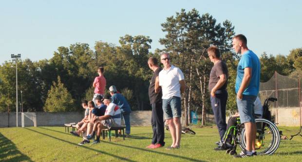 Igrači NK ʺSlavonijaʺ pobijedili HNK ʺĐakovo Croatiaʺ 2:1 i zasjeli na vrh tablice 3. HNL Istok