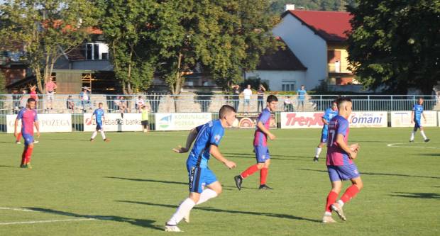 Igrači NK ʺSlavonijaʺ pobijedili HNK ʺĐakovo Croatiaʺ 2:1 i zasjeli na vrh tablice 3. HNL Istok