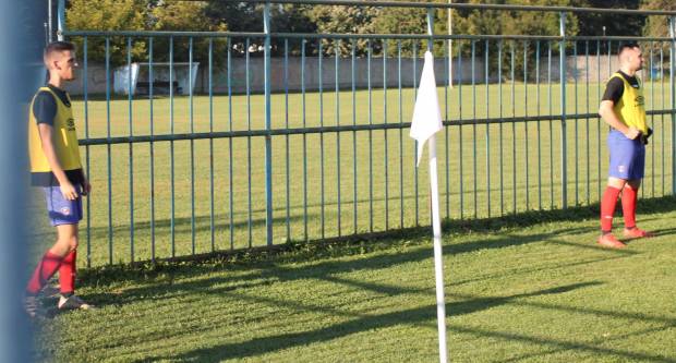 Igrači NK ʺSlavonijaʺ pobijedili HNK ʺĐakovo Croatiaʺ 2:1 i zasjeli na vrh tablice 3. HNL Istok