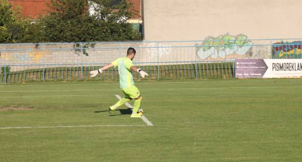 Igrači NK ʺSlavonijaʺ pobijedili HNK ʺĐakovo Croatiaʺ 2:1 i zasjeli na vrh tablice 3. HNL Istok