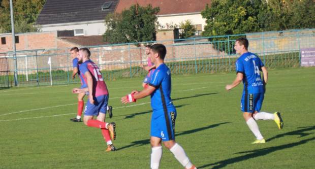 Igrači NK ʺSlavonijaʺ pobijedili HNK ʺĐakovo Croatiaʺ 2:1 i zasjeli na vrh tablice 3. HNL Istok