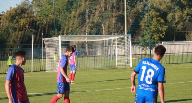 Igrači NK ʺSlavonijaʺ pobijedili HNK ʺĐakovo Croatiaʺ 2:1 i zasjeli na vrh tablice 3. HNL Istok