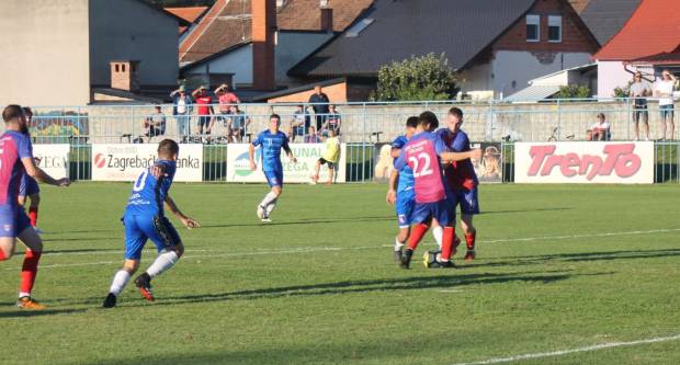 Igrači NK ʺSlavonijaʺ pobijedili HNK ʺĐakovo Croatiaʺ 2:1 i zasjeli na vrh tablice 3. HNL Istok
