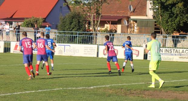 Igrači NK ʺSlavonijaʺ pobijedili HNK ʺĐakovo Croatiaʺ 2:1 i zasjeli na vrh tablice 3. HNL Istok