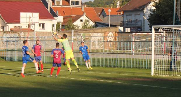 Igrači NK ʺSlavonijaʺ pobijedili HNK ʺĐakovo Croatiaʺ 2:1 i zasjeli na vrh tablice 3. HNL Istok