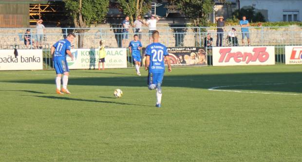 Igrači NK ʺSlavonijaʺ pobijedili HNK ʺĐakovo Croatiaʺ 2:1 i zasjeli na vrh tablice 3. HNL Istok