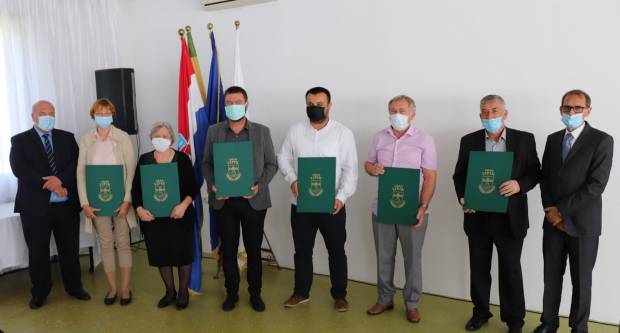 Uručene su Godišnje nagrade Grada Lipika! Pogledajte tko su dobitnici... Uručene su Godišnje nagrade Grada Lipika! Pogledajte tko su dobitnici...