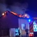 U tijeku je požar na kućnom objektu u Pleternici, u kući se nalazilo troje djece