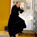 Nogometne bravura župnika Žuljevića: Ni reverenda ne smeta za pimplanje s loptom