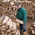 Zime se ne boji: Branko Guzmić iz Radovanaca već pripremio drva za sljedeću sezonu