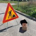 U Požegi umjesto da se sanira rupa na kolniku po hitnom postupku, nadležni postavili znak i građevinski blok