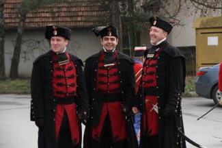 Požega: Povorka i postrojavanje povijesnih postrojbi na Trgu sv. Terezije