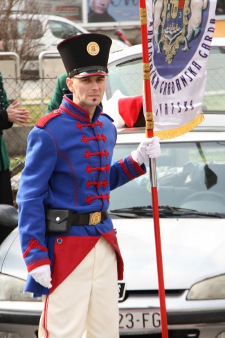 Požega: Povorka i postrojavanje povijesnih postrojbi na Trgu sv. Terezije