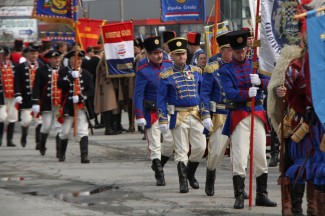 Požega: Povorka i postrojavanje povijesnih postrojbi na Trgu sv. Terezije